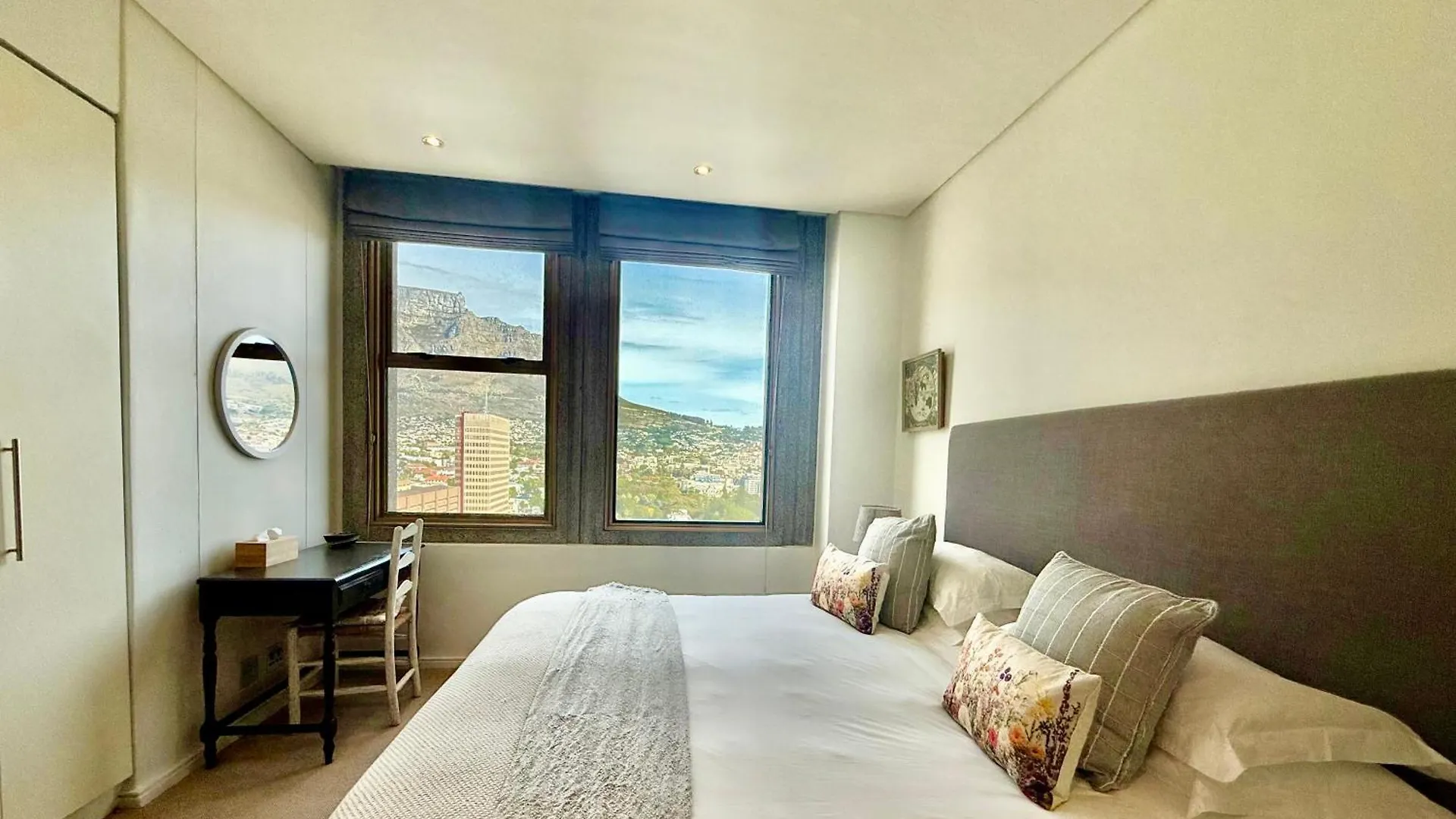 #1903 Cartwright - Two Bedroom Mountain Views Le Cap 0*,