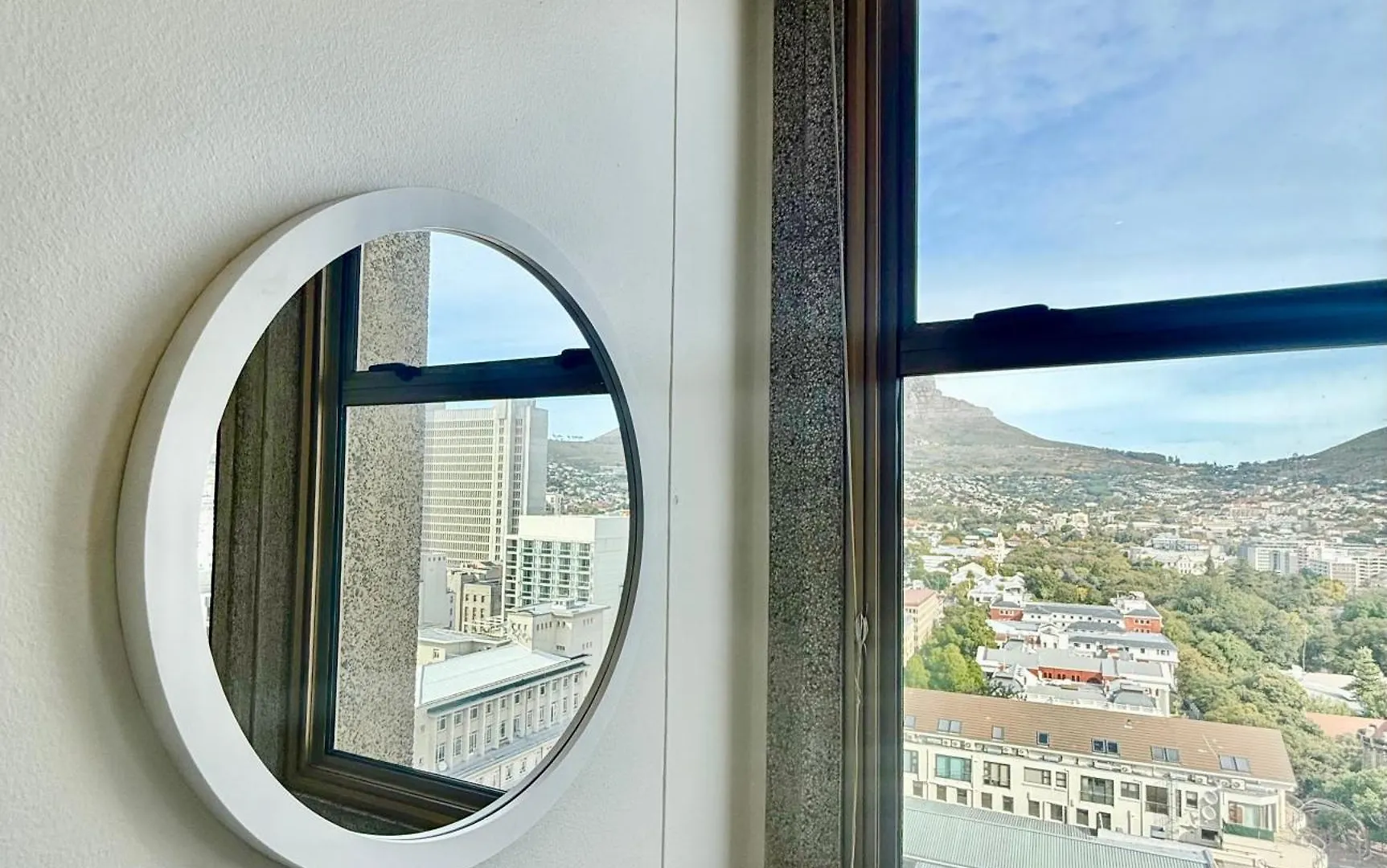#1903 Cartwright - Two Bedroom Mountain Views Le Cap Appartement